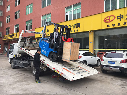 廈門(mén)電動(dòng)叉車(chē)公司，銷(xiāo)售比亞迪電動(dòng)叉車(chē)2.5噸一臺(tái)